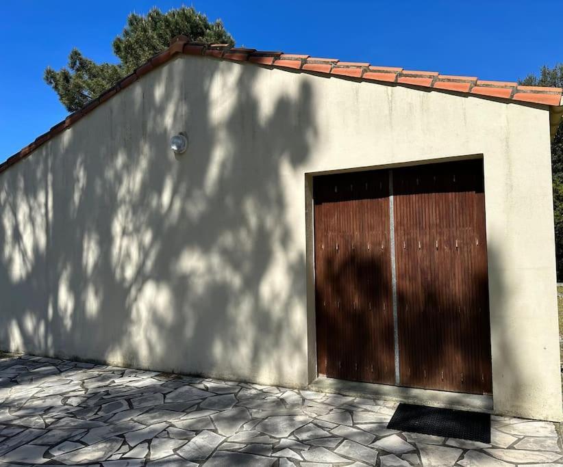 Vaste Villa Au Coeur De La Pinede Les Mathes Exterior photo